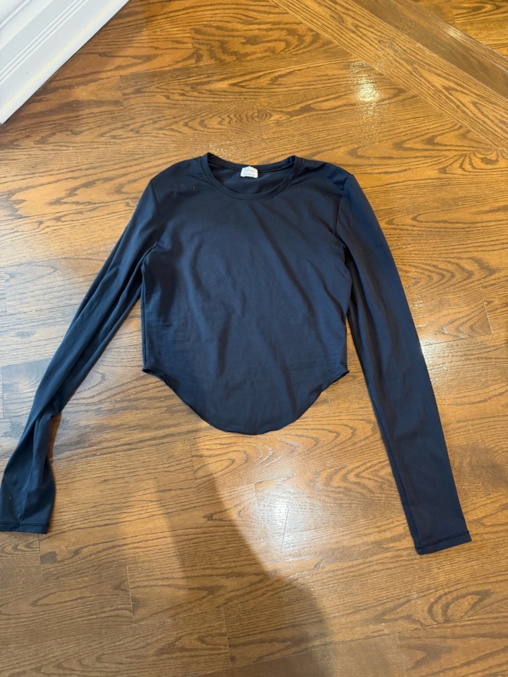 Wilfred Black Long-Sleeve Cropped Crewneck Top